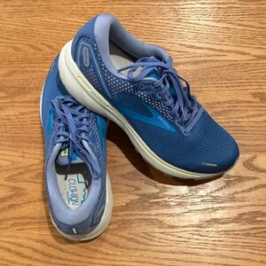 Brooks Ghost Women’s Size 10.5